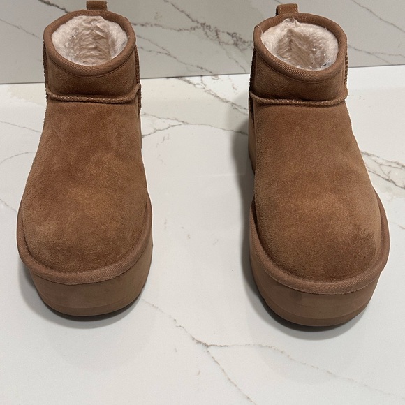 UGG Platform Boots - Picture 8 of 9